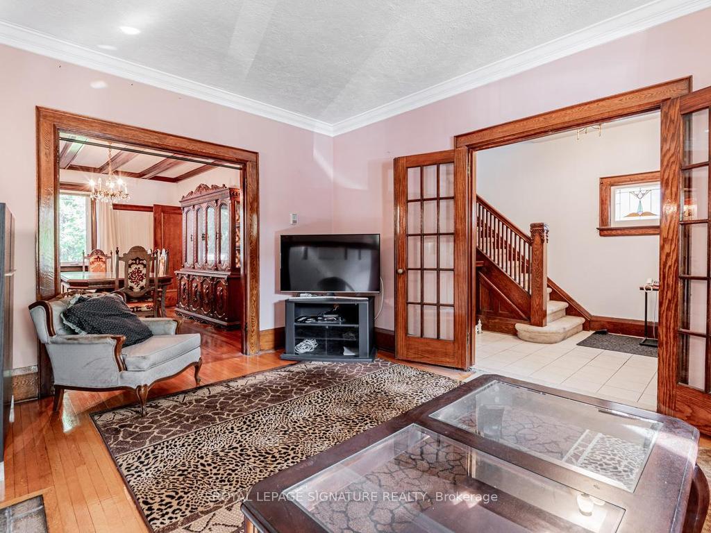 









55


Pinewood

Avenue,
Toronto,




ON
M6C 2V2


