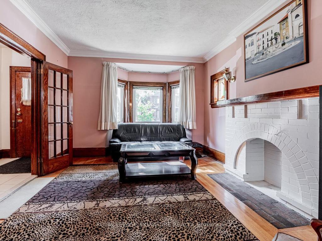 









55


Pinewood

Avenue,
Toronto,




ON
M6C 2V2

