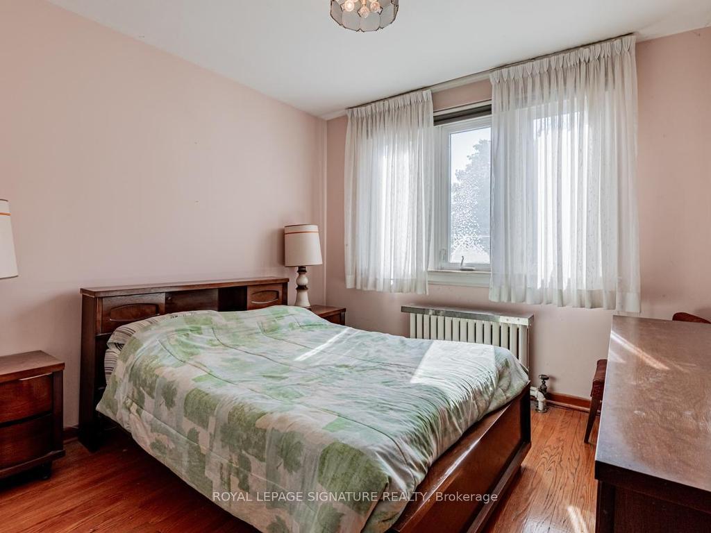 









55


Pinewood

Avenue,
Toronto,




ON
M6C 2V2

