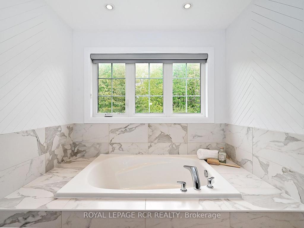 









240


Conklin

Crescent,
Aurora,




ON
L4G 0Z4

