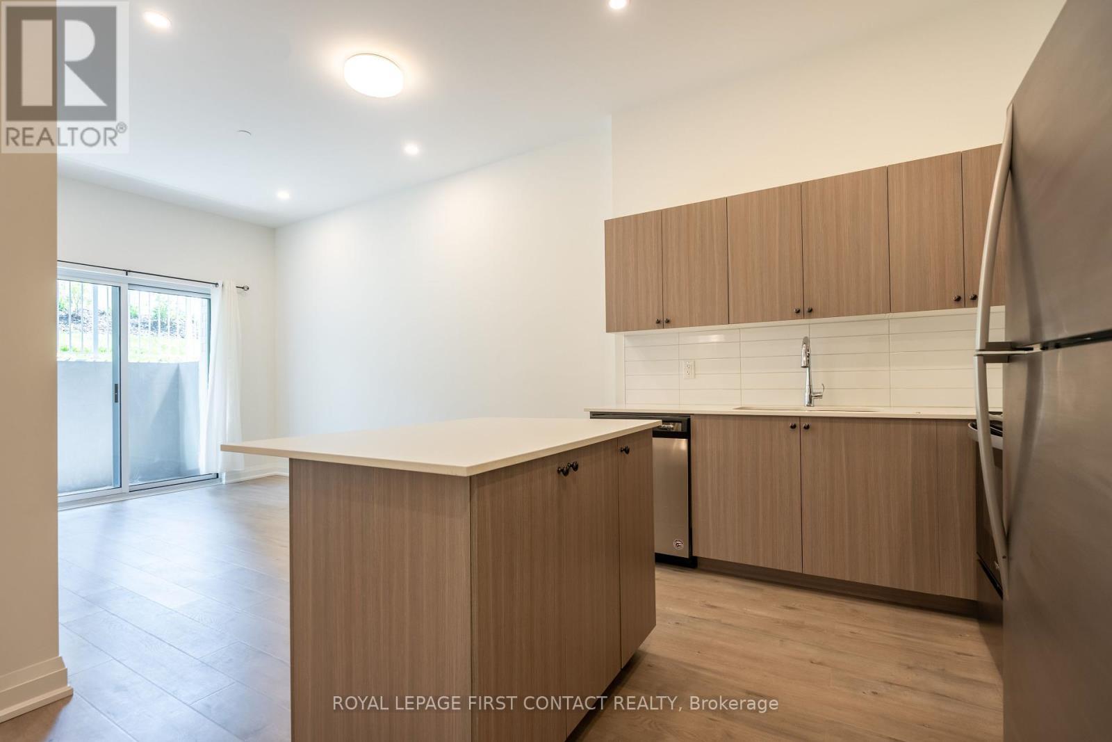 












106 - 58 LAKESIDE TERRACE

,
Barrie,




Ontario
L4M0H9

