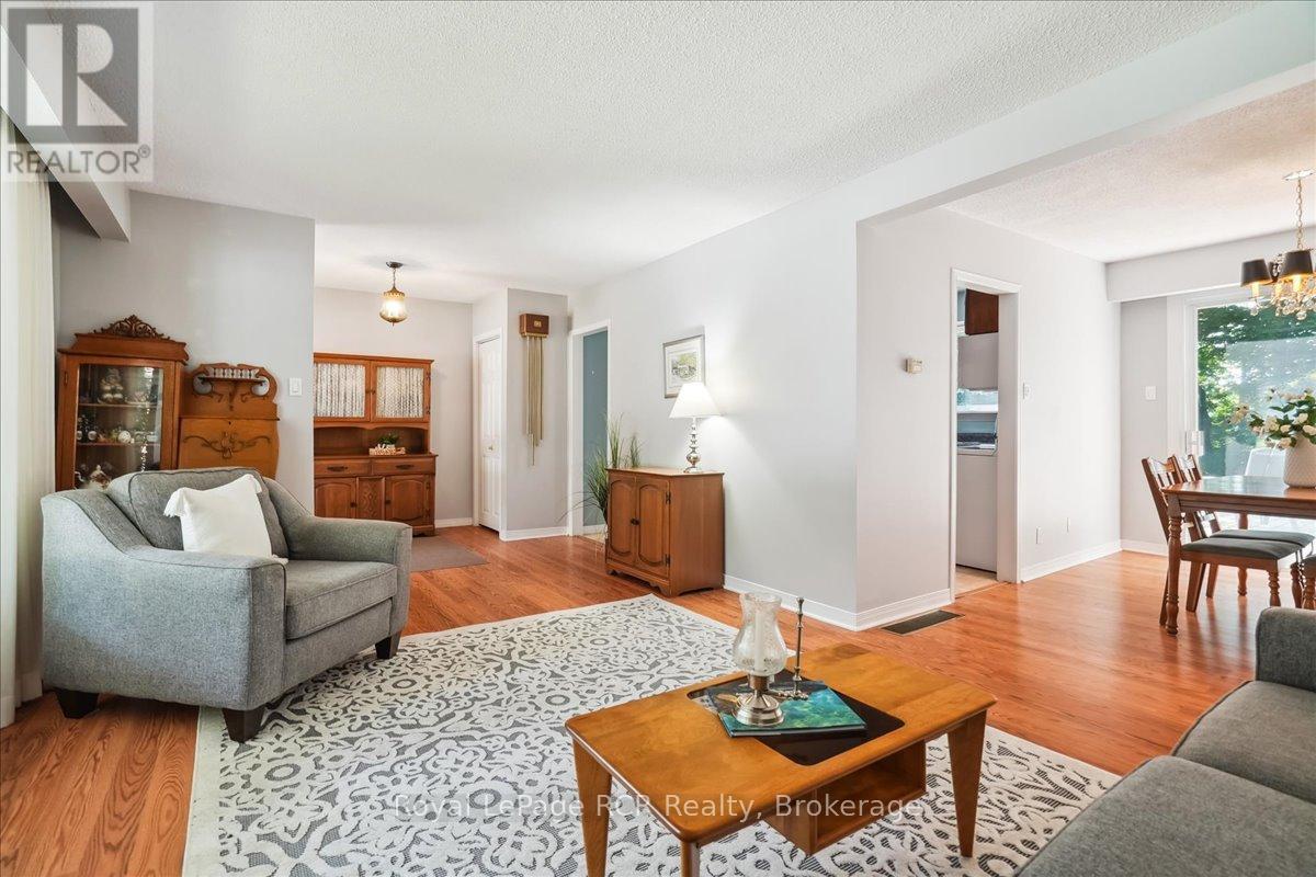 












527 5TH STREET E

,
Owen Sound,




Ontario
N4K1E2

