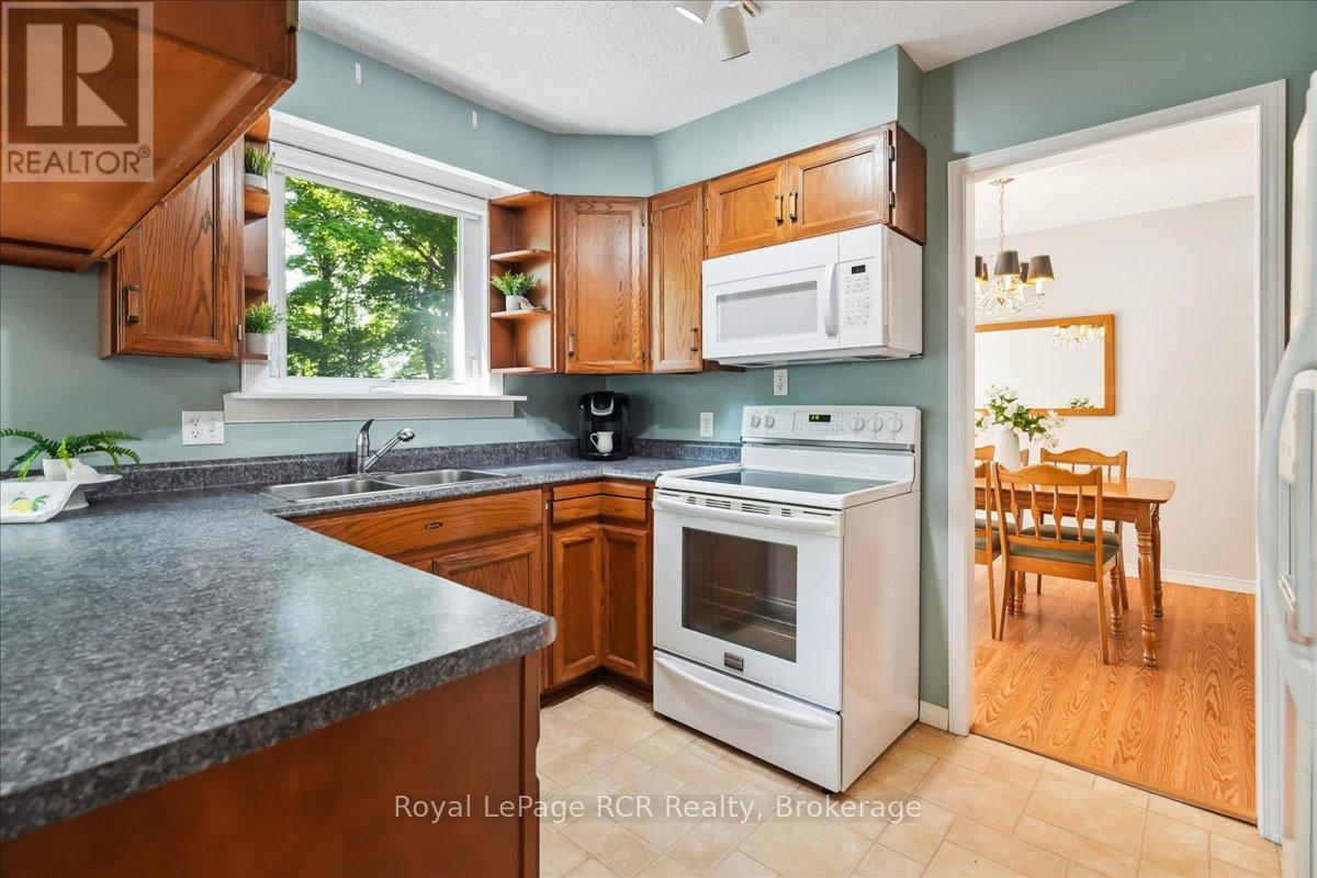 












527 5TH STREET E

,
Owen Sound,




Ontario
N4K1E2

