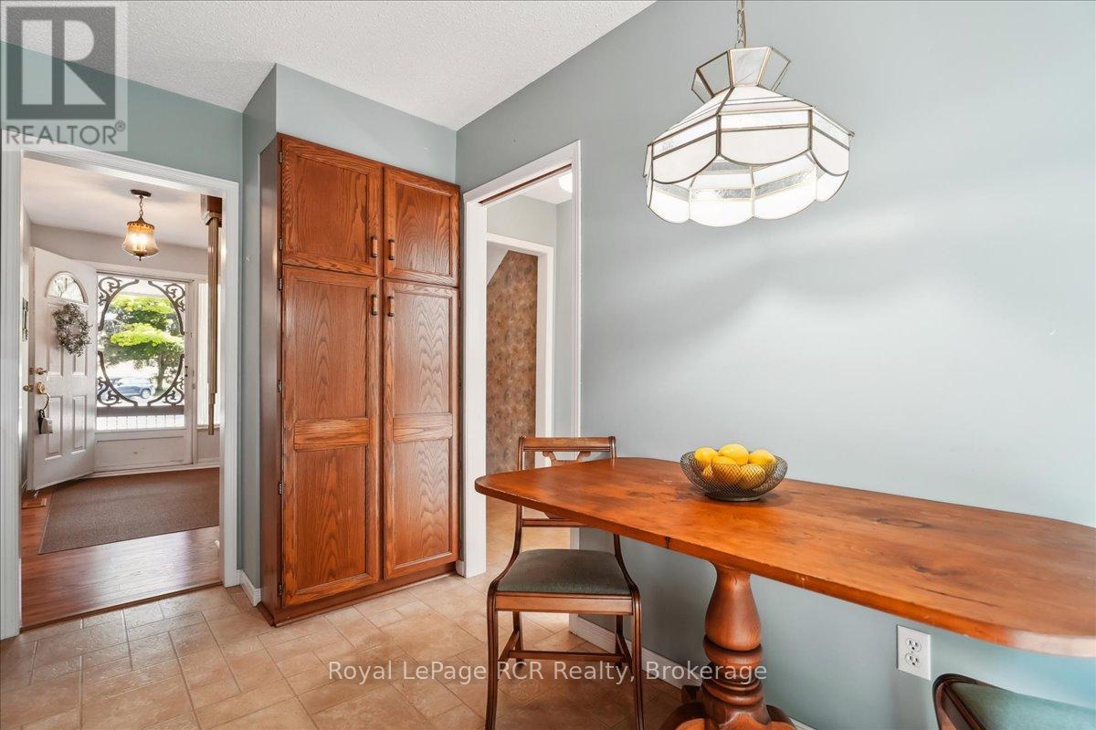 












527 5TH STREET E

,
Owen Sound,




Ontario
N4K1E2

