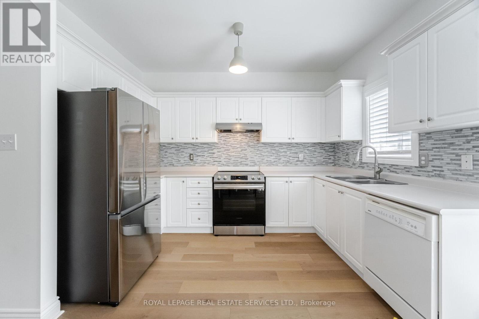 












3896 BLOOMINGTON CRESCENT

,
Mississauga,




Ontario
L5M7H4

