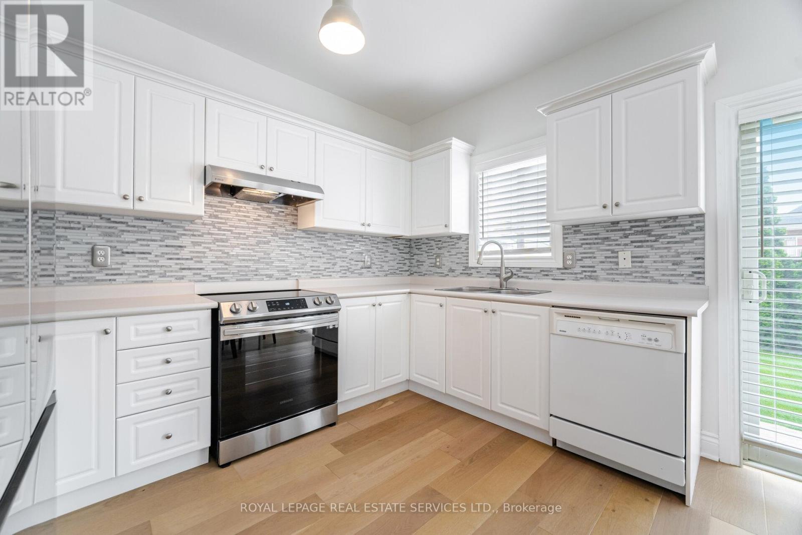 












3896 BLOOMINGTON CRESCENT

,
Mississauga,




Ontario
L5M7H4

