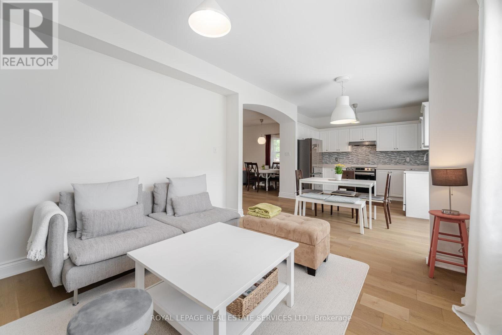












3896 BLOOMINGTON CRESCENT

,
Mississauga,




Ontario
L5M7H4

