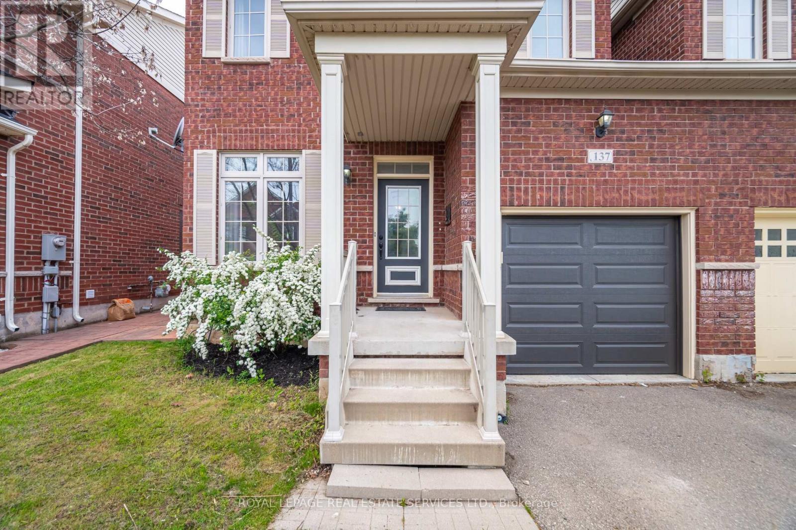 












137 HOLMES CRESCENT

,
Milton,




Ontario
L9T0V9


