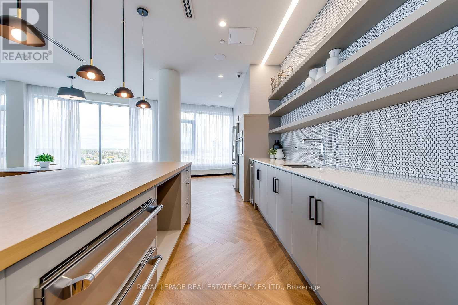 












718 - 2520 EGLINTON AVENUE W

,
Mississauga,




Ontario
L5M0Y4

