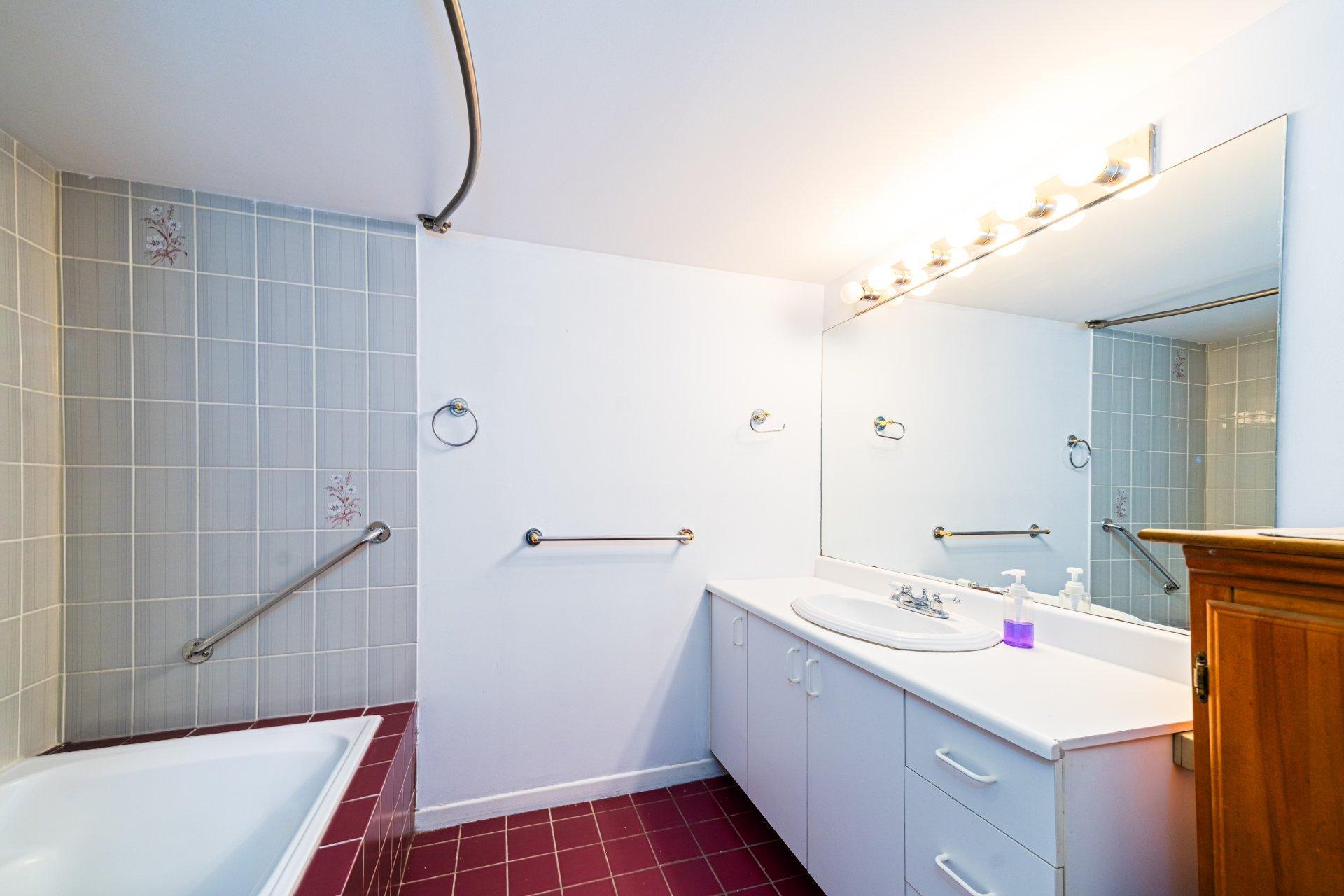 









50


Rue De La Barre

, 405,
Longueuil (Le Vieux-Longueuil),




QC
J4K5G2

