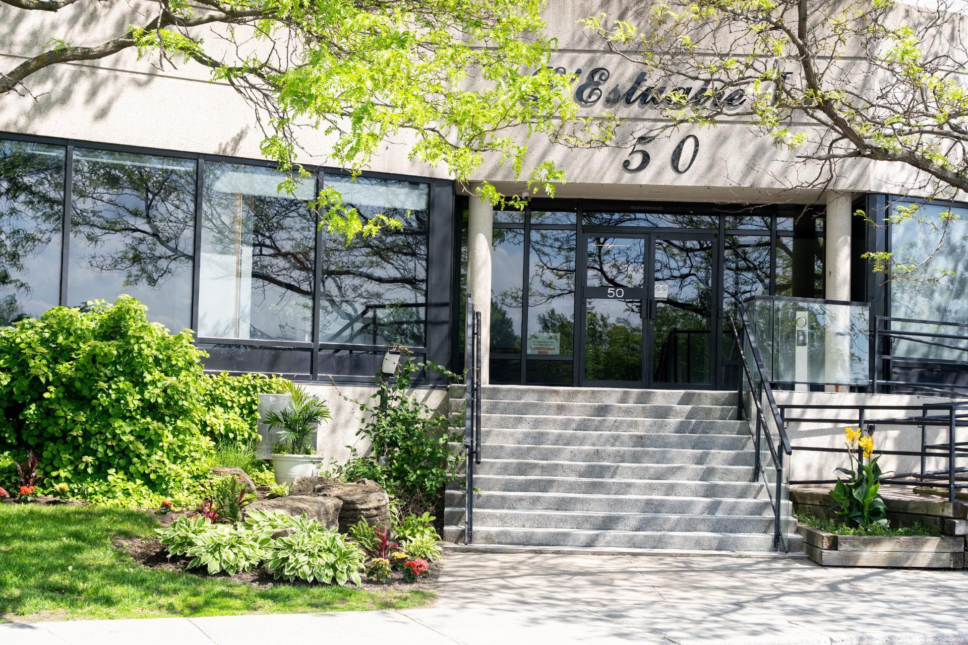 









50


Rue De La Barre

, 405,
Longueuil (Le Vieux-Longueuil),




QC
J4K5G2

