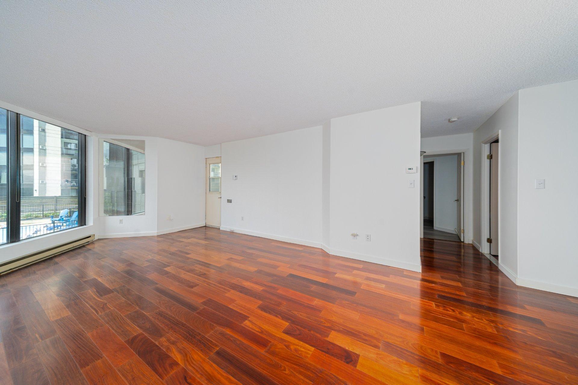 









50


Rue De La Barre

, 405,
Longueuil (Le Vieux-Longueuil),




QC
J4K5G2

