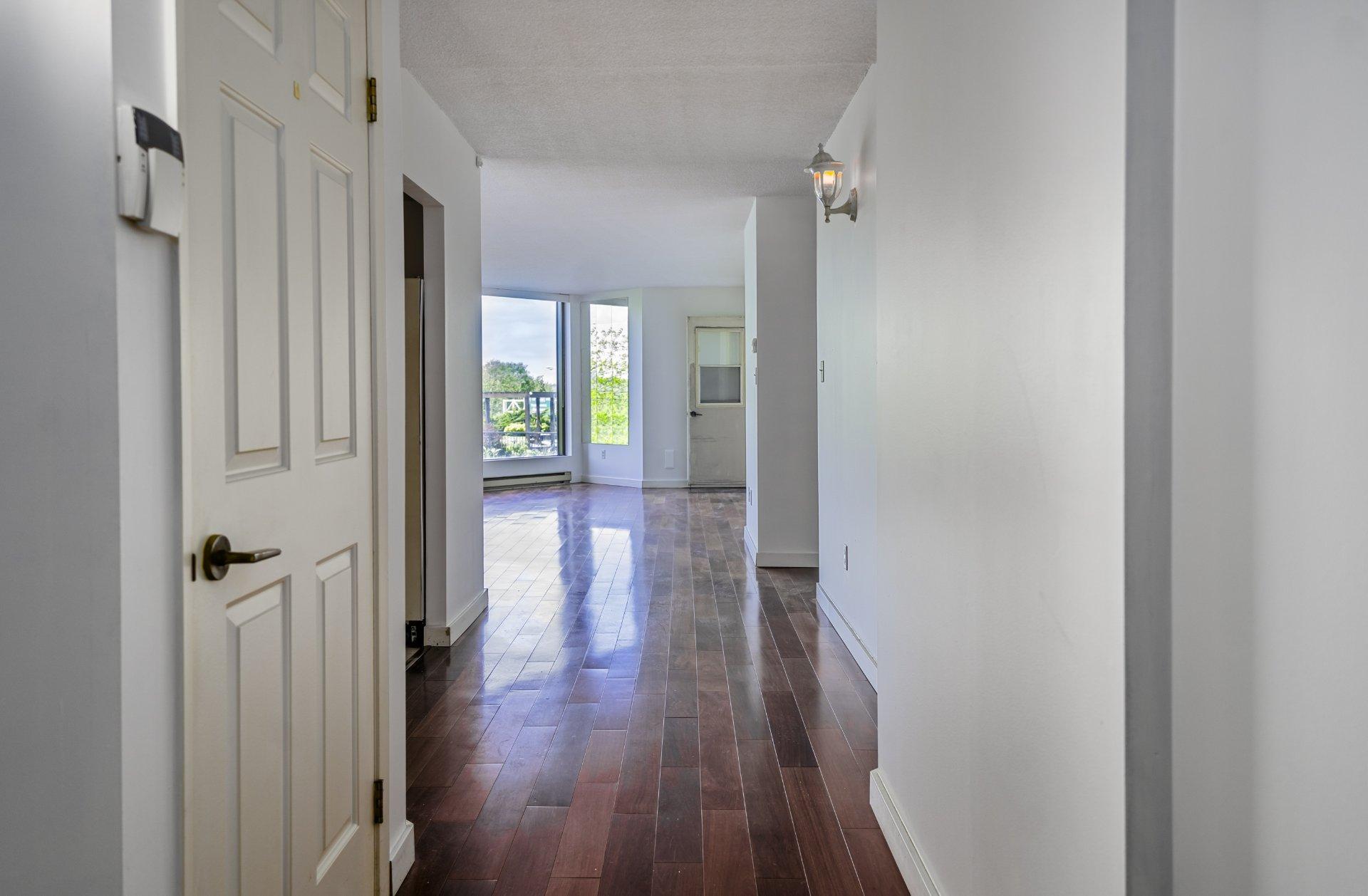 









50


Rue De La Barre

, 405,
Longueuil (Le Vieux-Longueuil),




QC
J4K5G2

