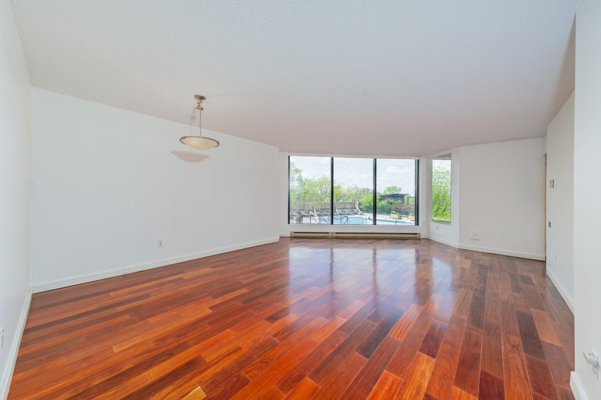 









50


Rue De La Barre

, 405,
Longueuil (Le Vieux-Longueuil),




QC
J4K5G2

