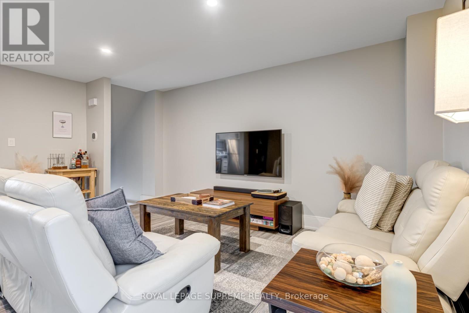 












21 - 135 CHALMERS STREET S

,
Cambridge,




Ontario
N1R6M2

