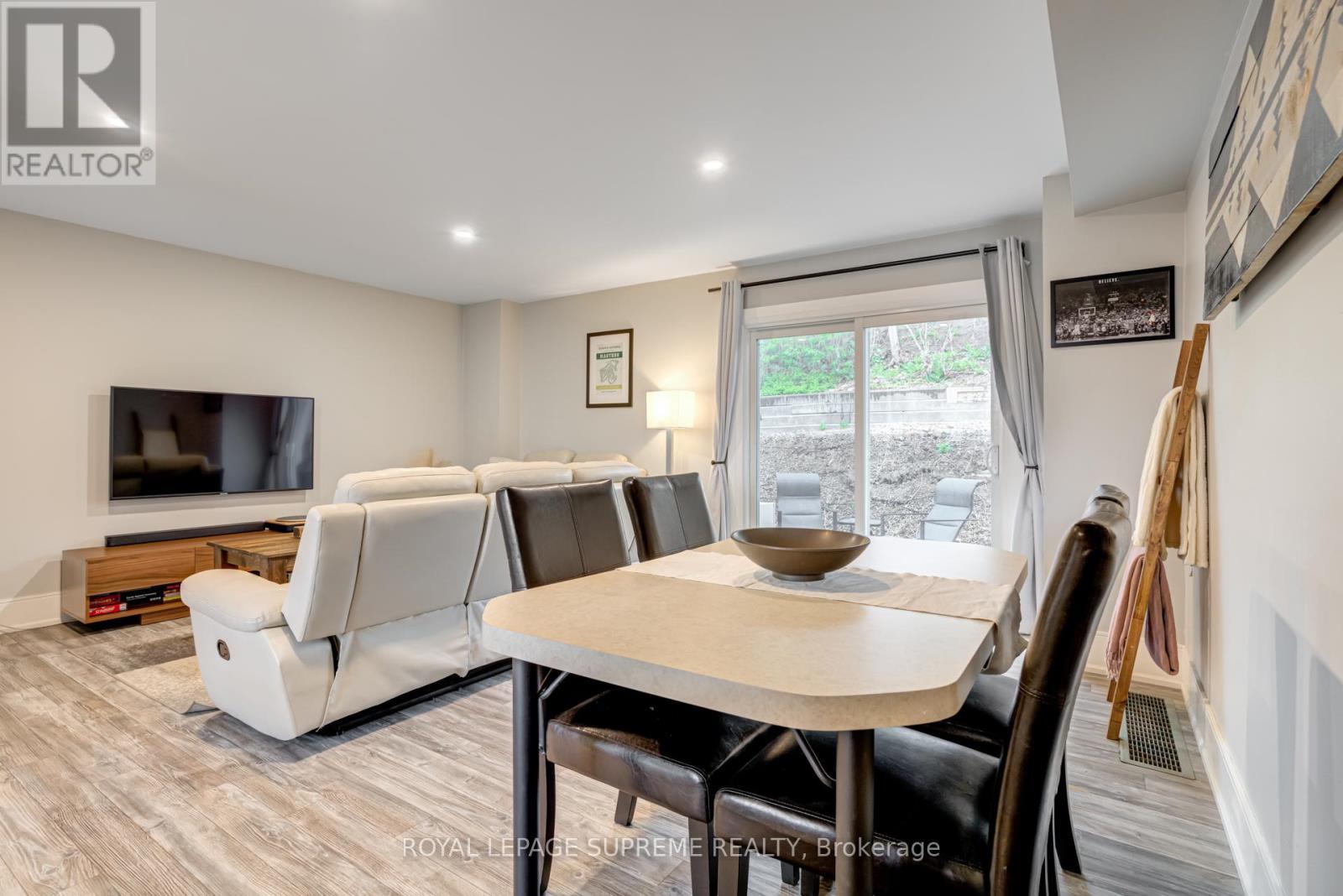 












21 - 135 CHALMERS STREET S

,
Cambridge,




Ontario
N1R6M2

