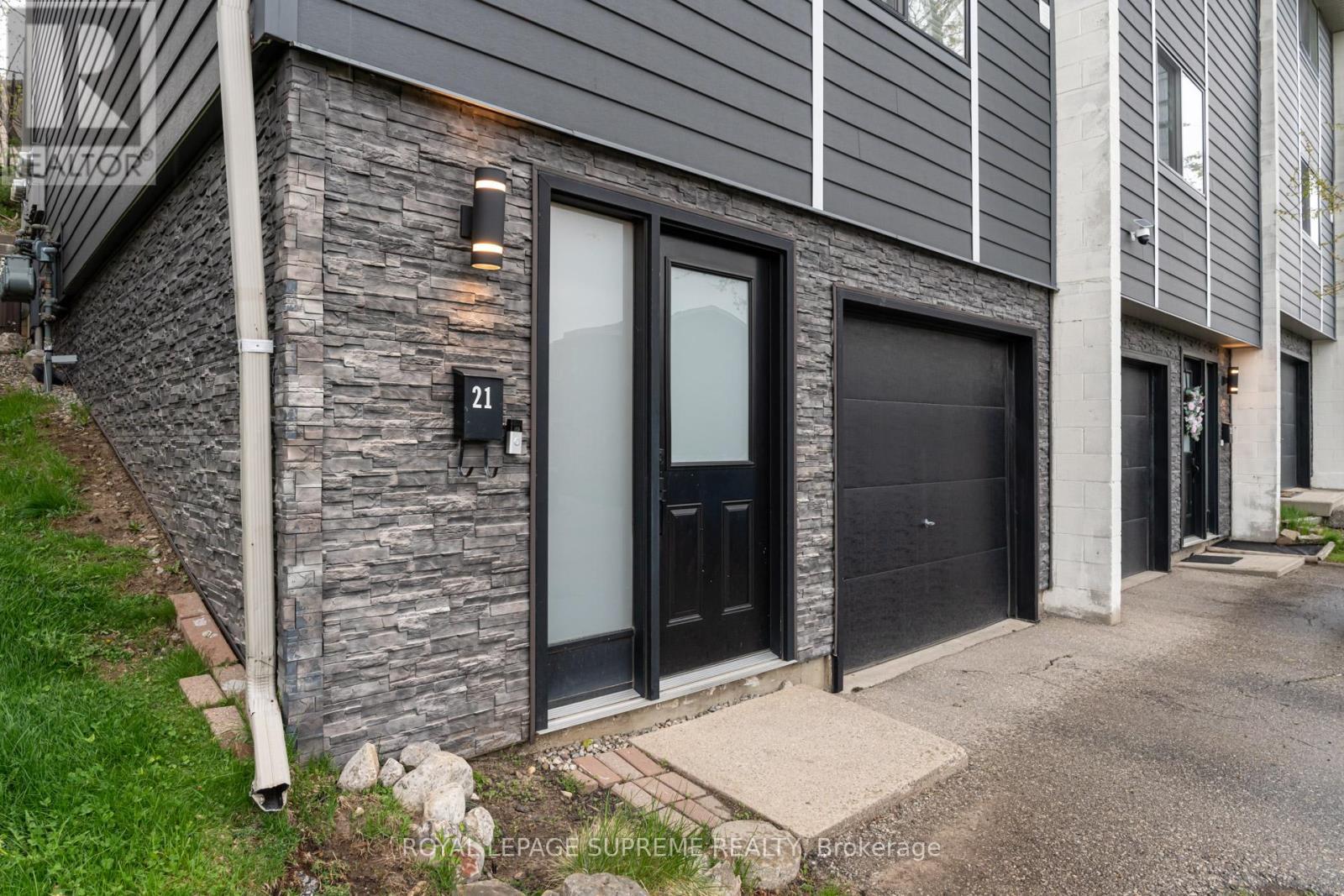 












21 - 135 CHALMERS STREET S

,
Cambridge,




Ontario
N1R6M2

