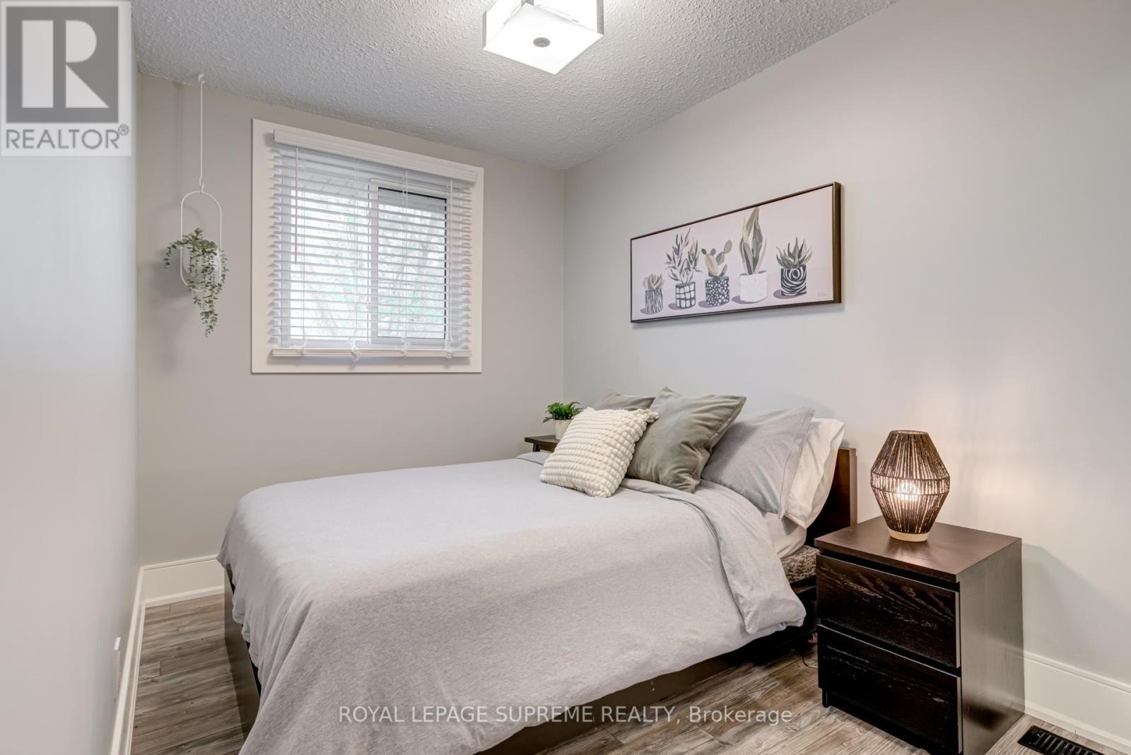 












21 - 135 CHALMERS STREET S

,
Cambridge,




Ontario
N1R6M2

