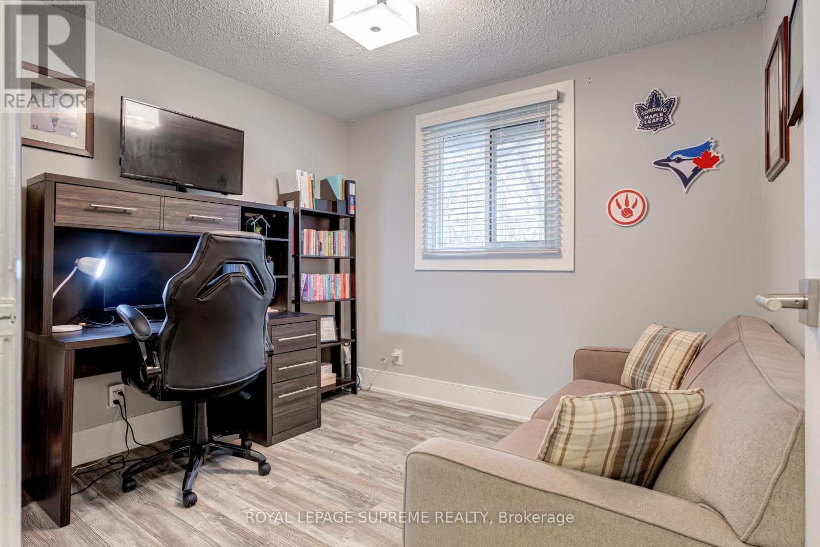 












21 - 135 CHALMERS STREET S

,
Cambridge,




Ontario
N1R6M2

