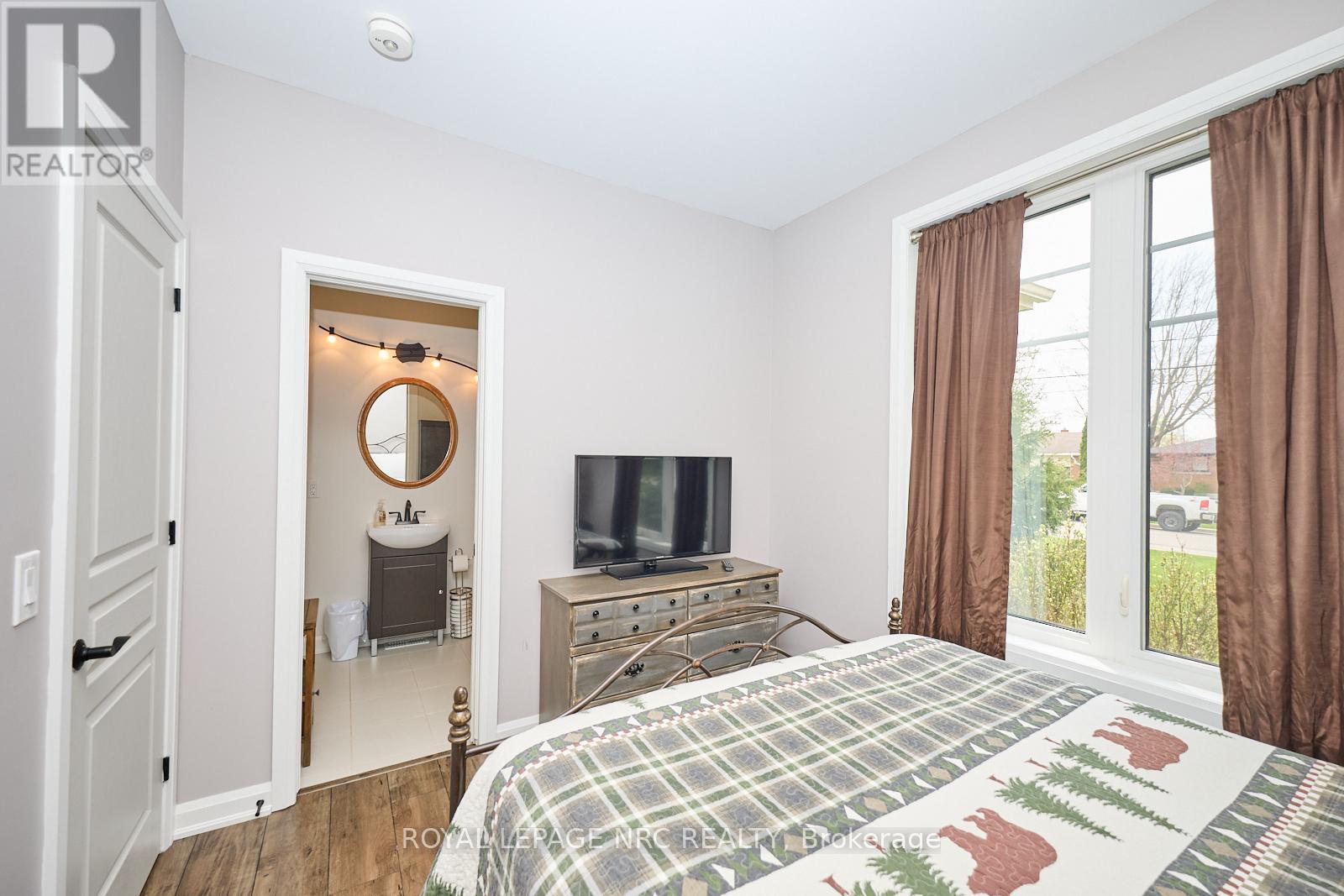 












20 HENRY STREET

,
Niagara-on-the-Lake (Virgil),




Ontario
L0S1T0


