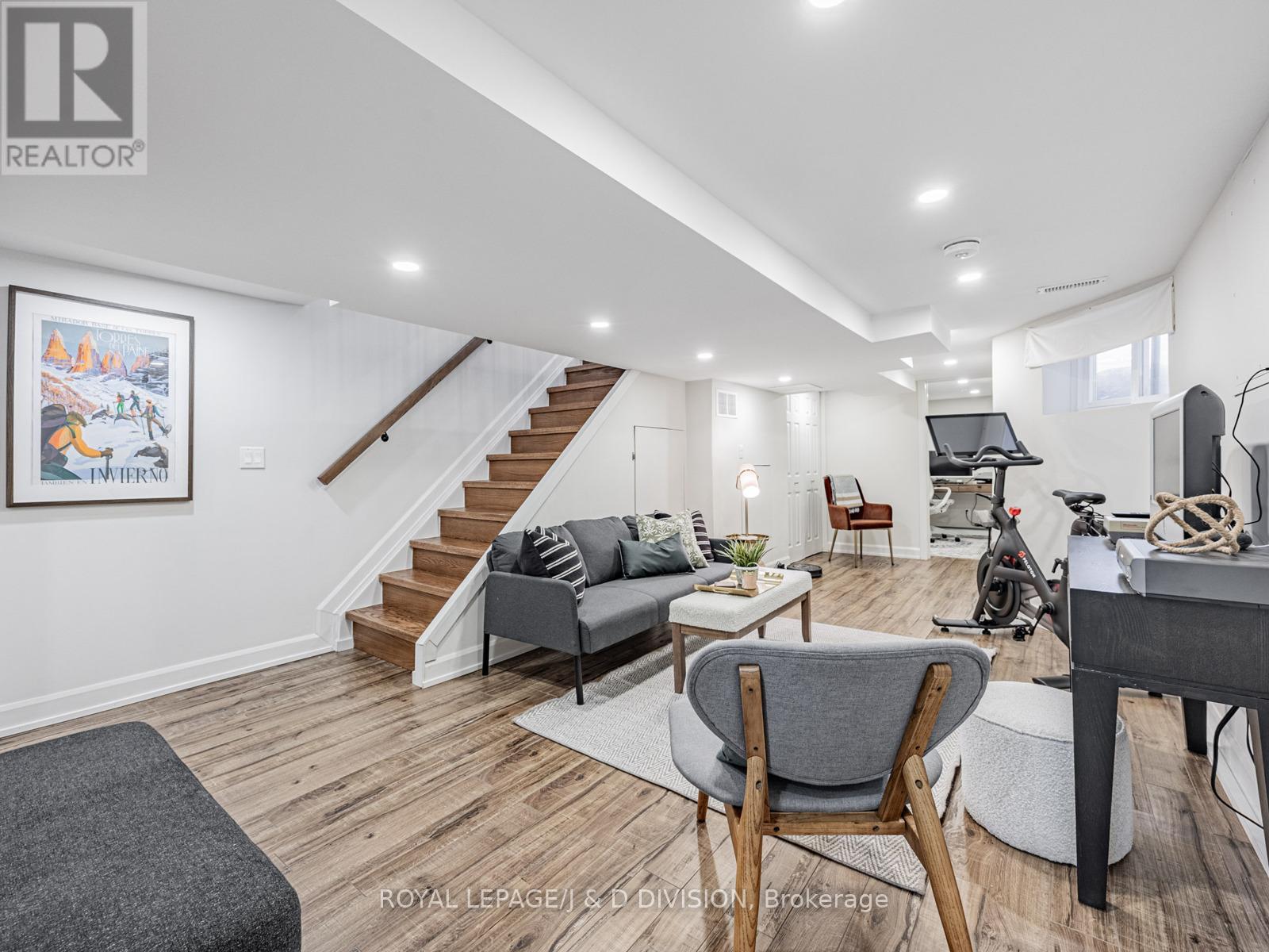 












291 HIGHFIELD ROAD

,
Toronto,




Ontario
M4L2V4

