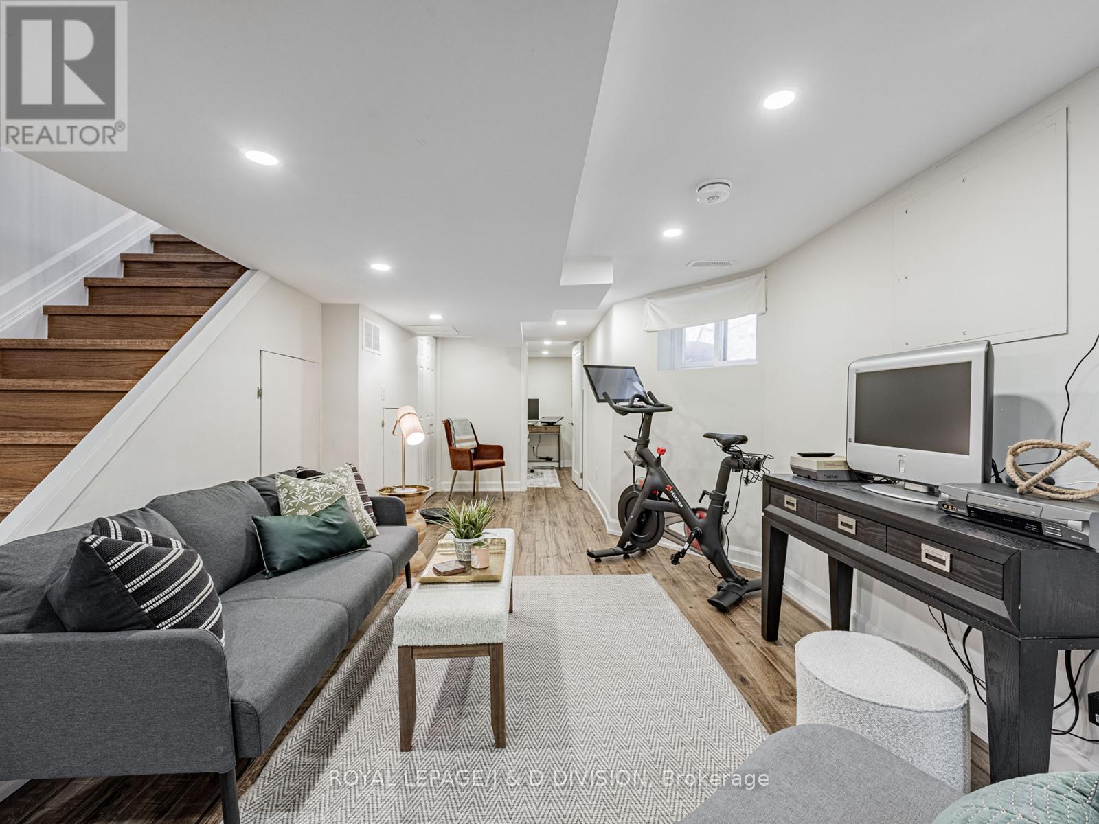 












291 HIGHFIELD ROAD

,
Toronto,




Ontario
M4L2V4


