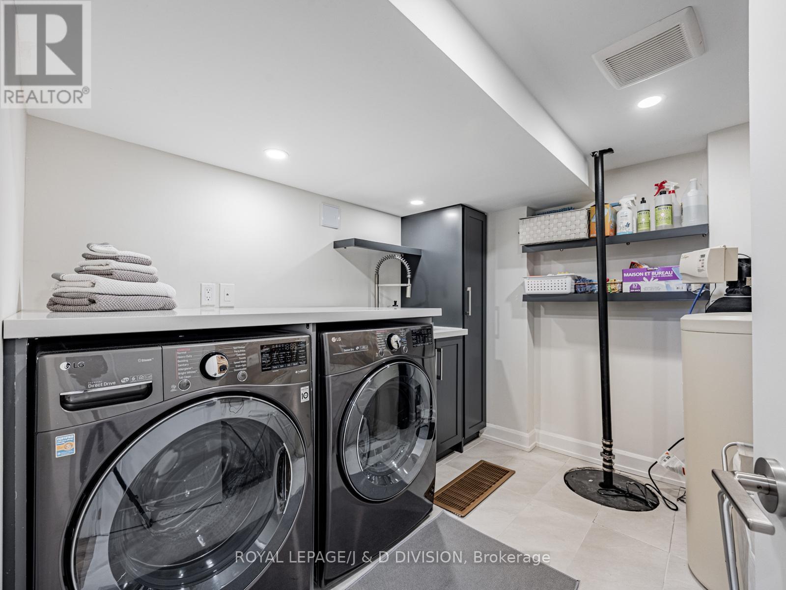 












291 HIGHFIELD ROAD

,
Toronto,




Ontario
M4L2V4

