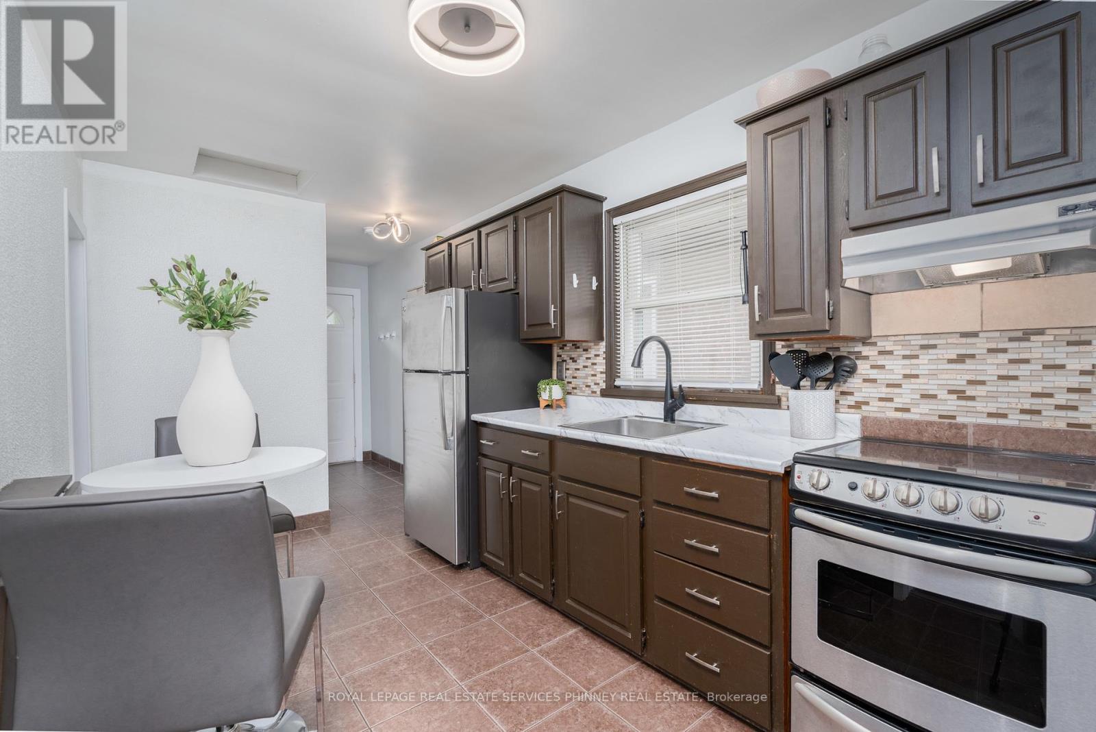 












787 KNOX AVENUE

,
Hamilton,




Ontario
L8H6K9

