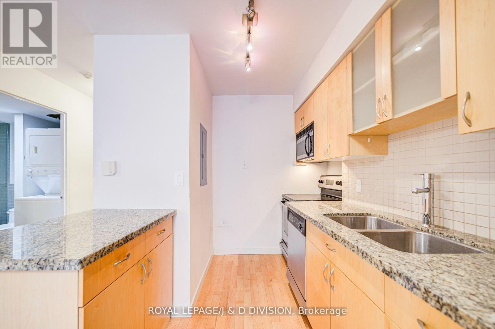 












425 - 1005 KING STREET W

,
Toronto,




Ontario
M6K3M8

