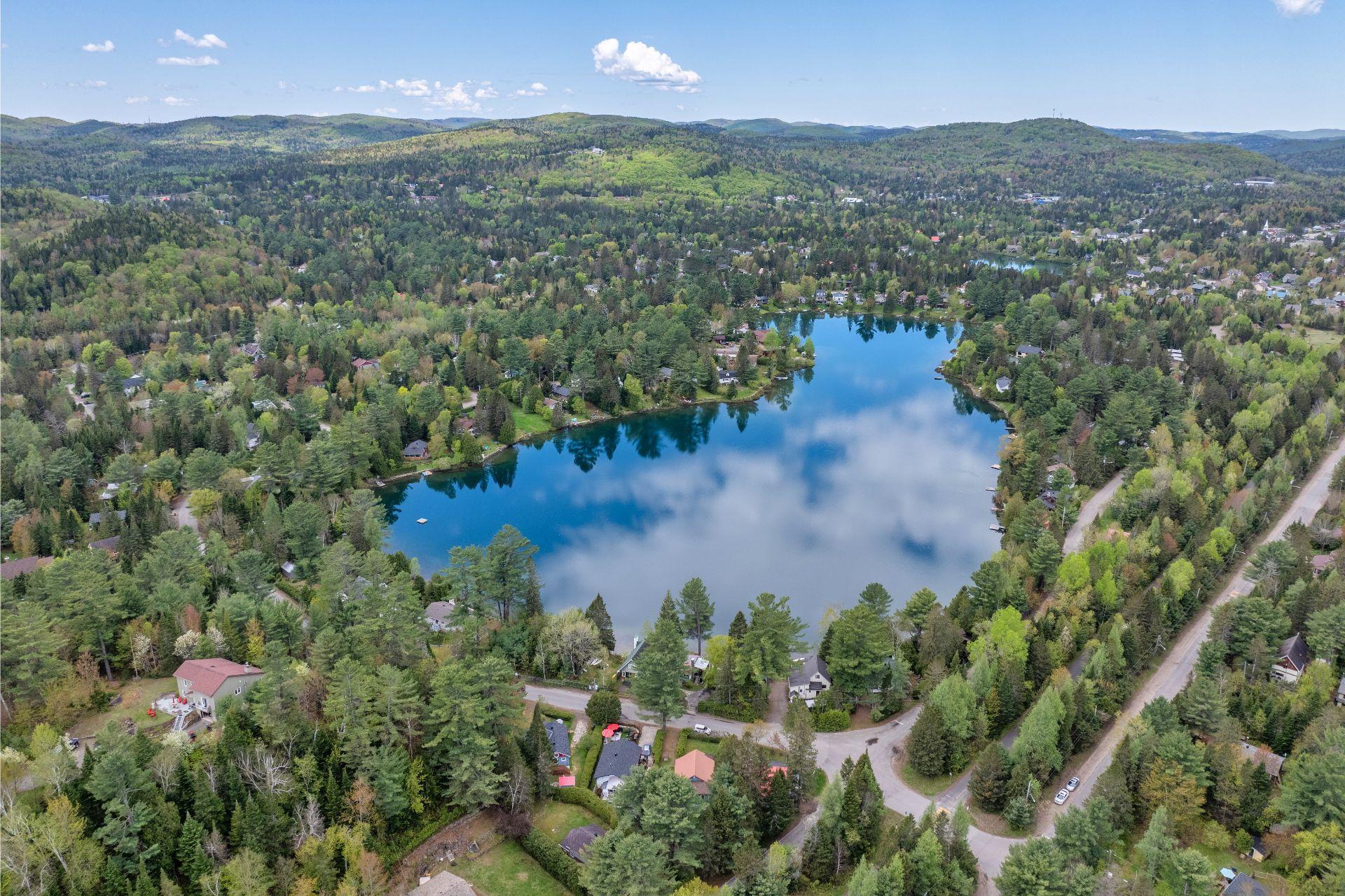 









851


Rue du Tour-du-Lac

,
Val-David,







QC
J0T2N0

