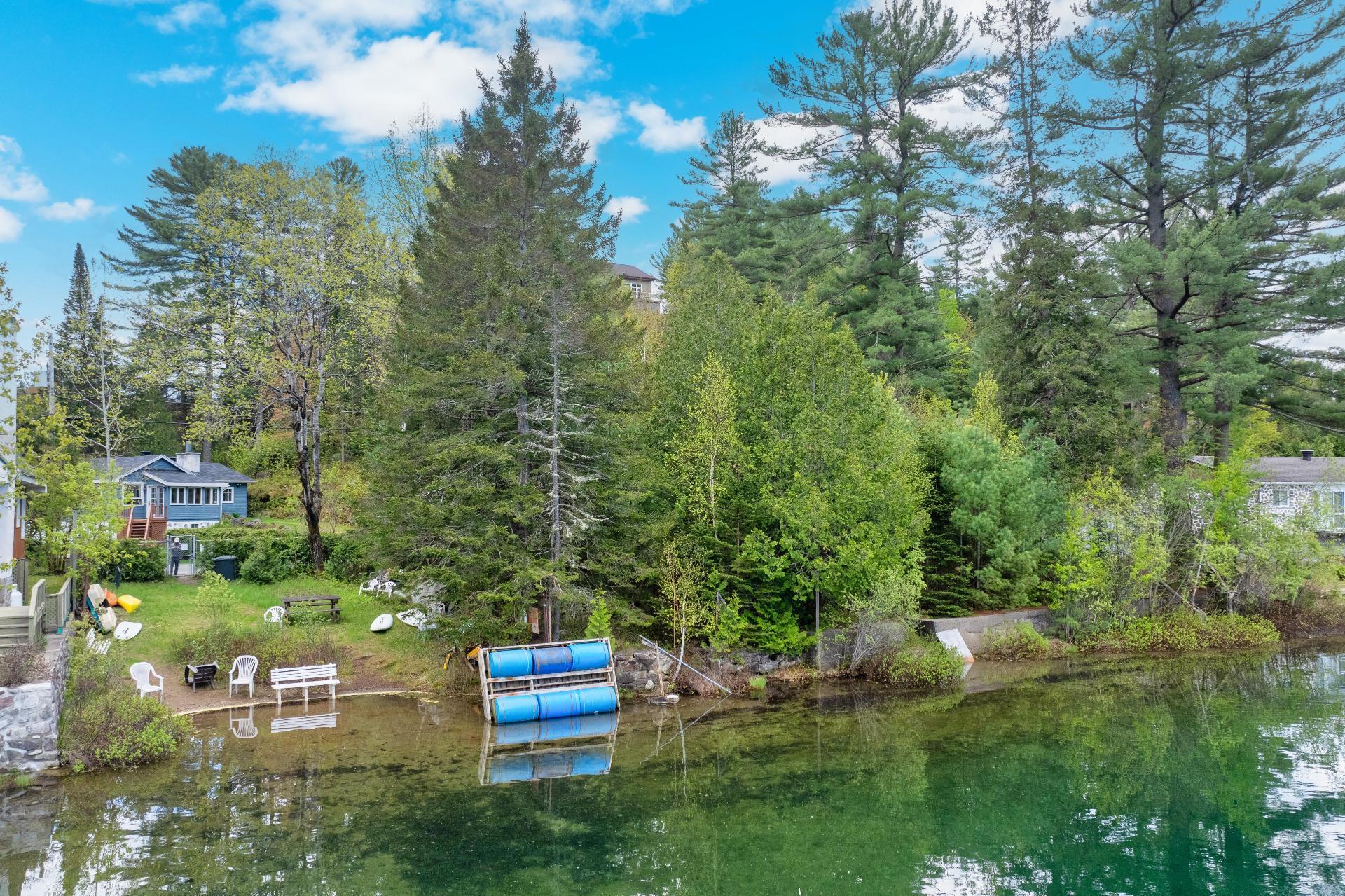 









851


Rue du Tour-du-Lac

,
Val-David,







QC
J0T2N0

