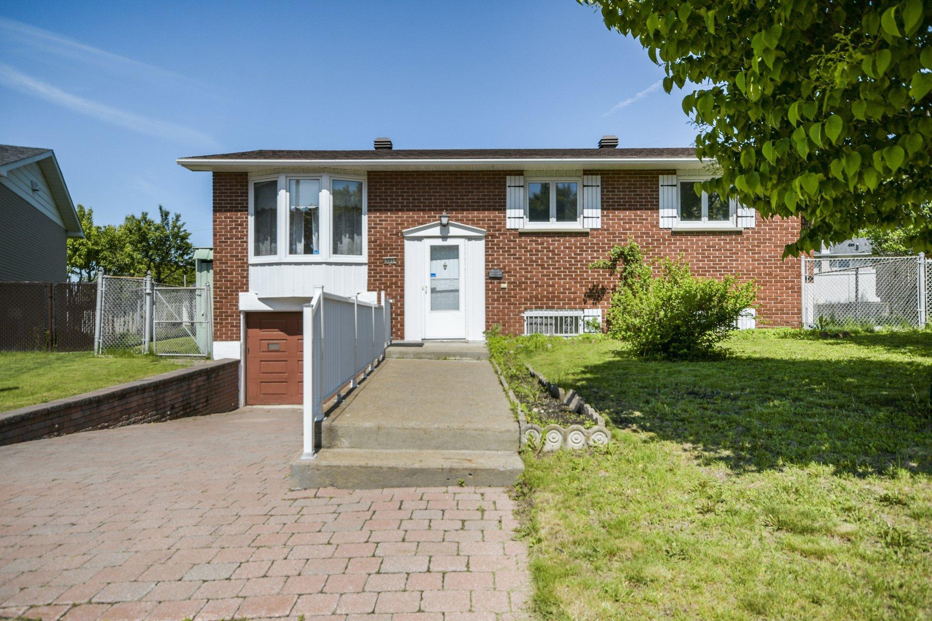 









321


Rue de Bourges

,
Laval (Laval-des-Rapides),




QC
H7N1H1

