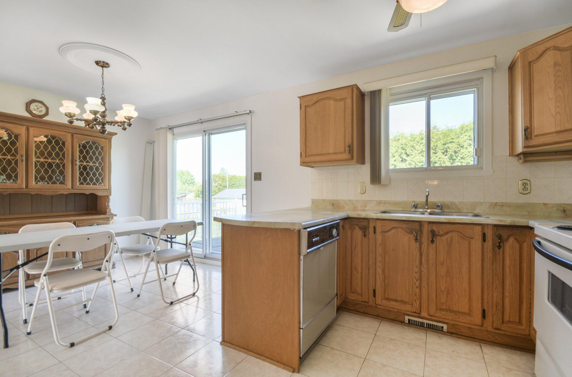









321


Rue de Bourges

,
Laval (Laval-des-Rapides),




QC
H7N1H1

