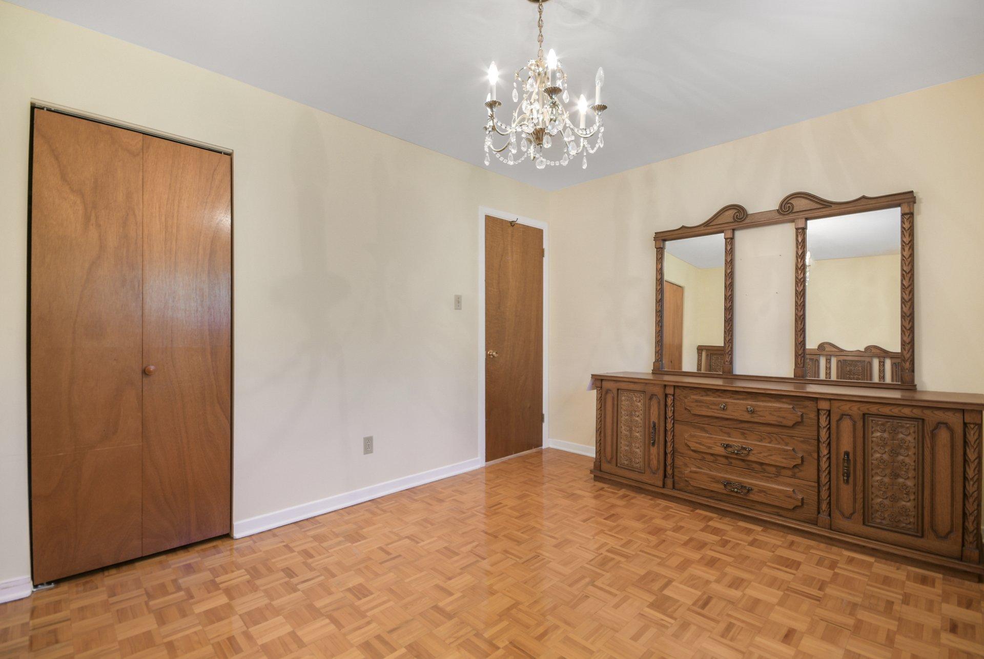 









321


Rue de Bourges

,
Laval (Laval-des-Rapides),




QC
H7N1H1

