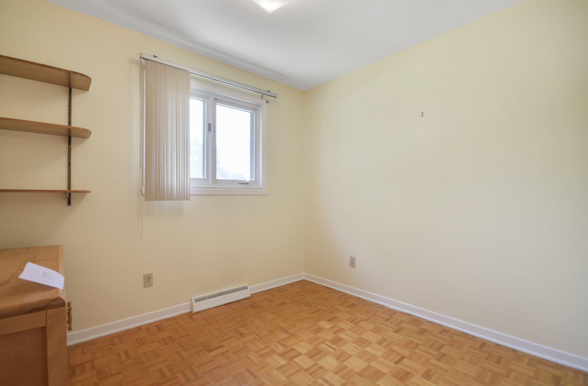 









321


Rue de Bourges

,
Laval (Laval-des-Rapides),




QC
H7N1H1

