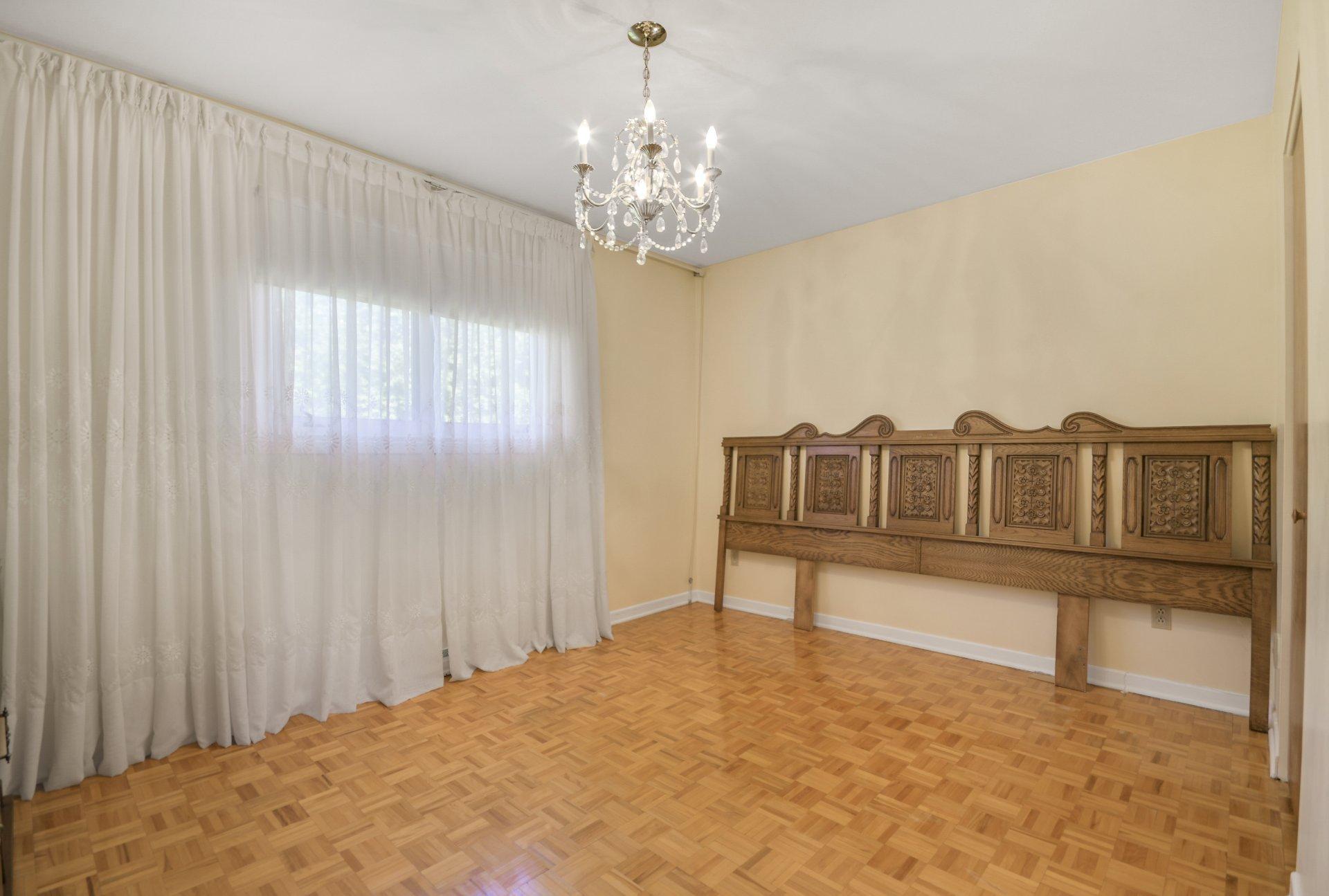 









321


Rue de Bourges

,
Laval (Laval-des-Rapides),




QC
H7N1H1

