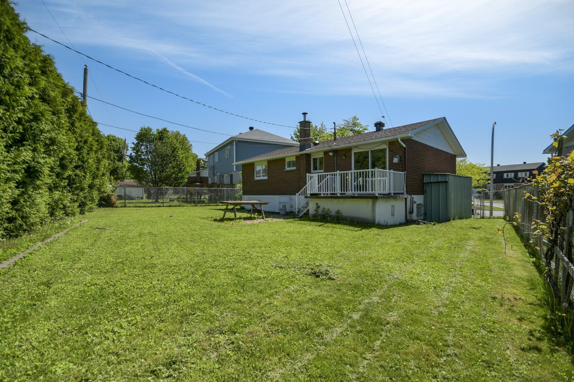 









321


Rue de Bourges

,
Laval (Laval-des-Rapides),




QC
H7N1H1

