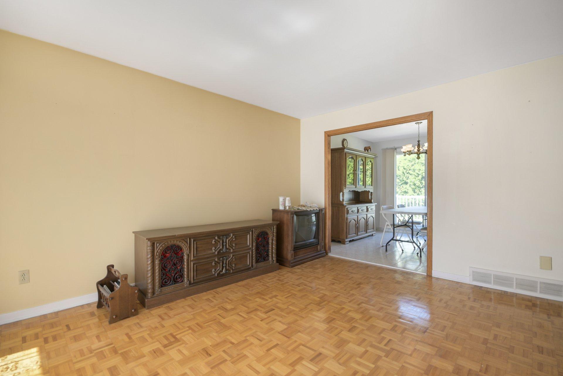









321


Rue de Bourges

,
Laval (Laval-des-Rapides),




QC
H7N1H1

