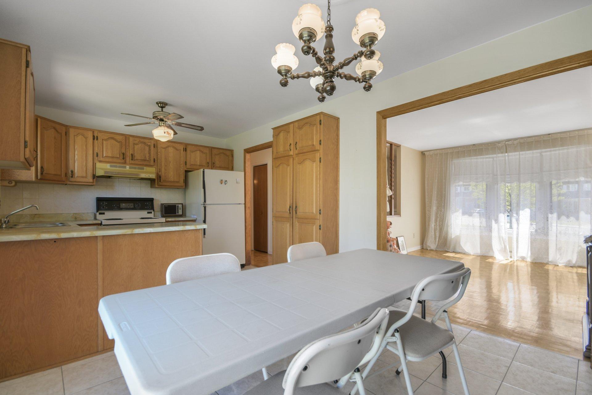 









321


Rue de Bourges

,
Laval (Laval-des-Rapides),




QC
H7N1H1

