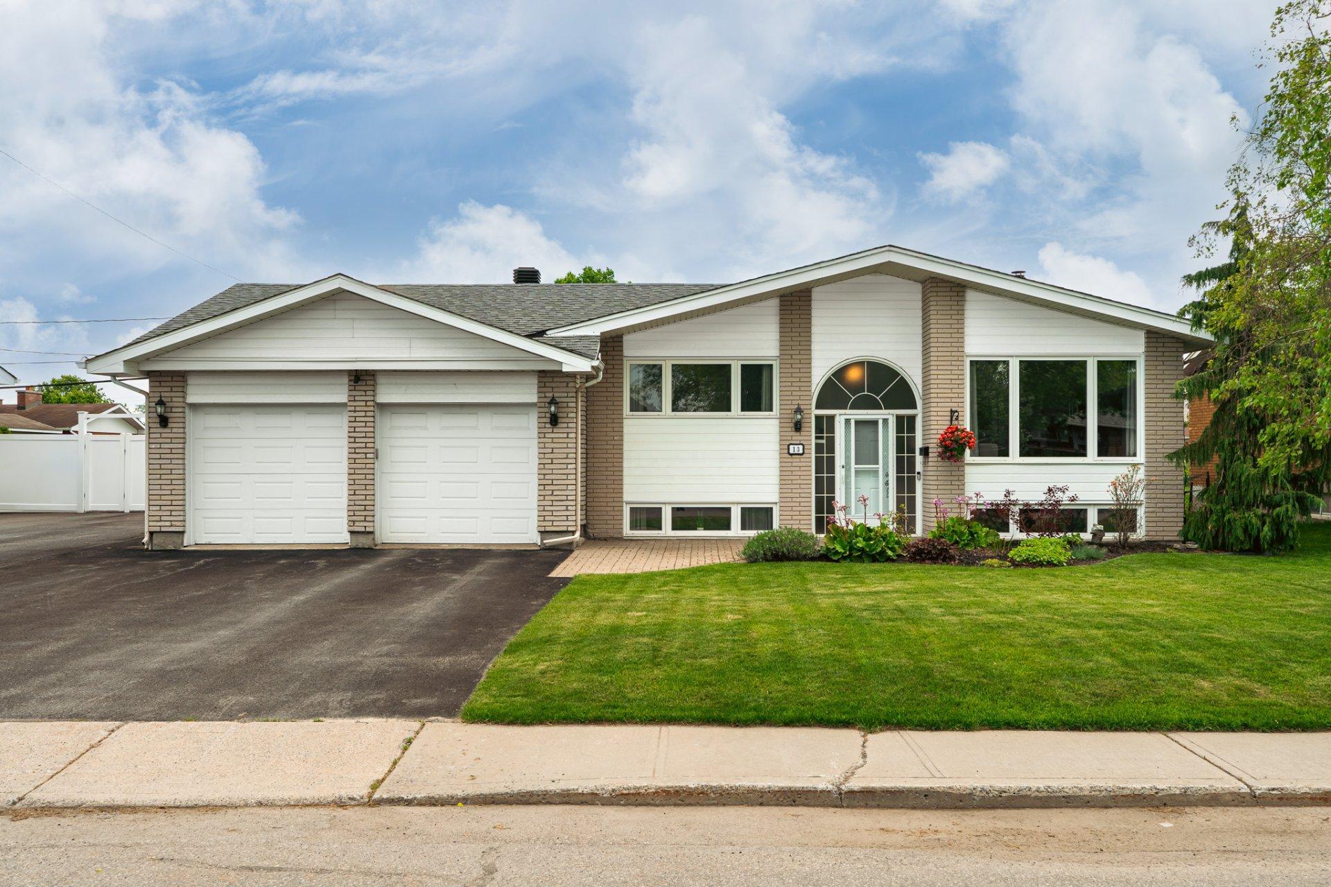 









13


Rue Monseigneur-Forbes

,
Gatineau (Gatineau),




QC
J8T1Y9

