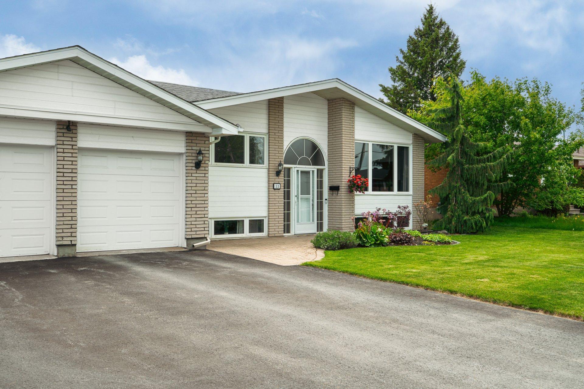 









13


Rue Monseigneur-Forbes

,
Gatineau (Gatineau),




QC
J8T1Y9

