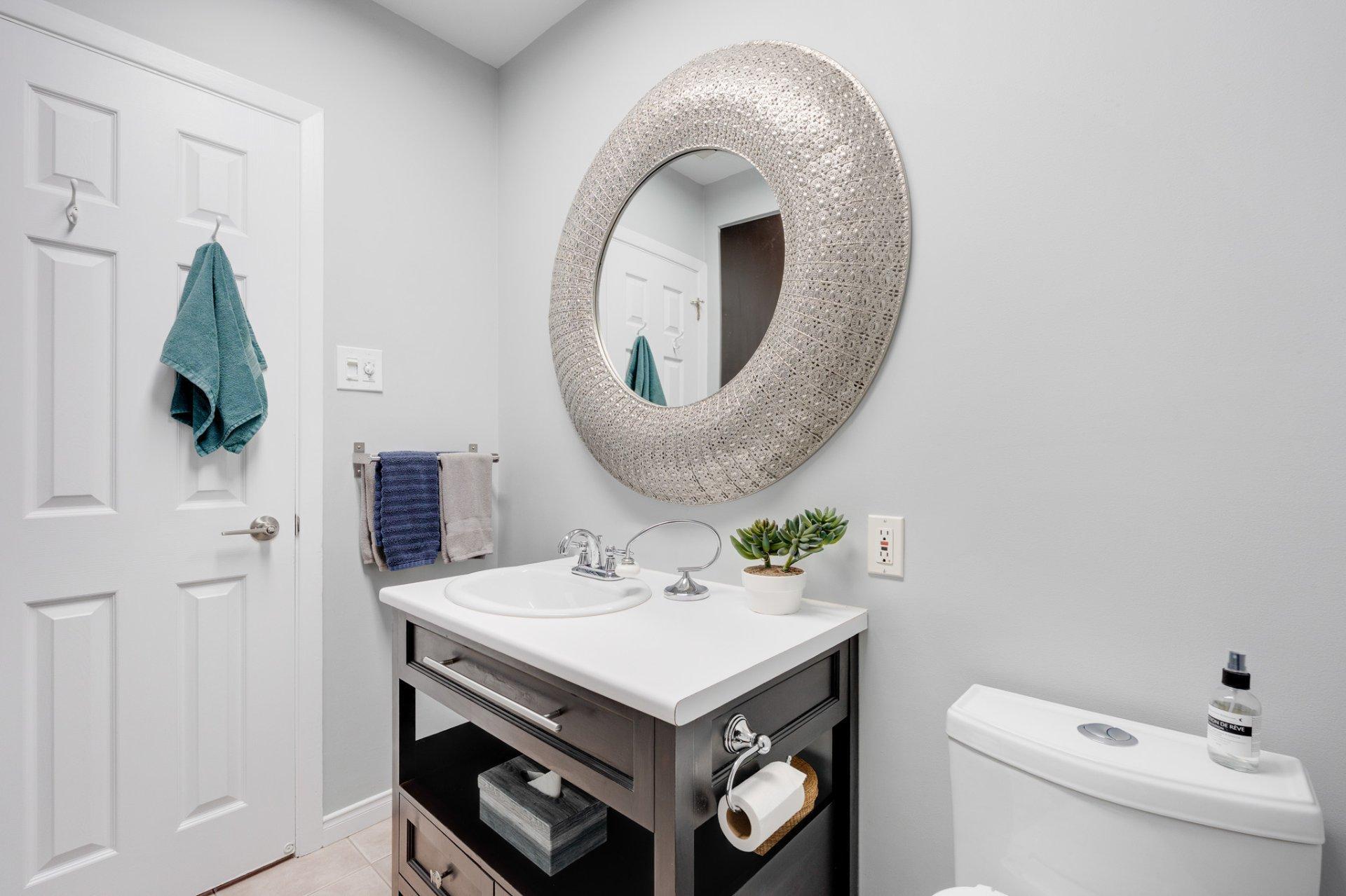 









13


Rue Monseigneur-Forbes

,
Gatineau (Gatineau),




QC
J8T1Y9

