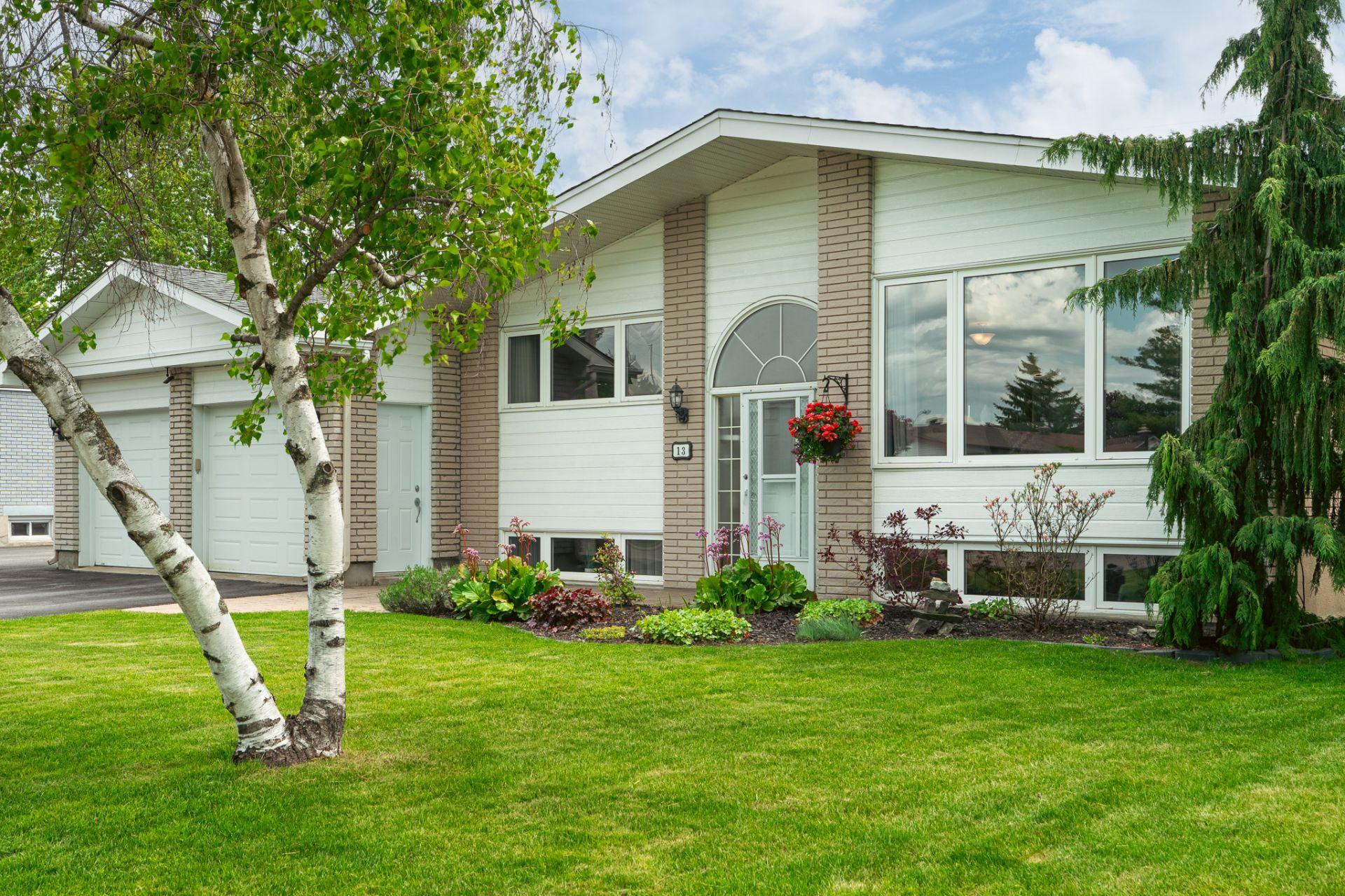 









13


Rue Monseigneur-Forbes

,
Gatineau (Gatineau),




QC
J8T1Y9

