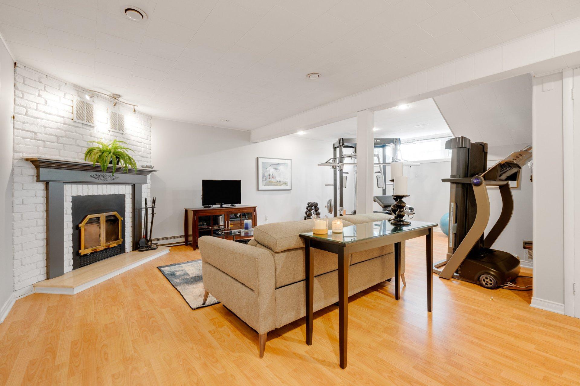 









13


Rue Monseigneur-Forbes

,
Gatineau (Gatineau),




QC
J8T1Y9

