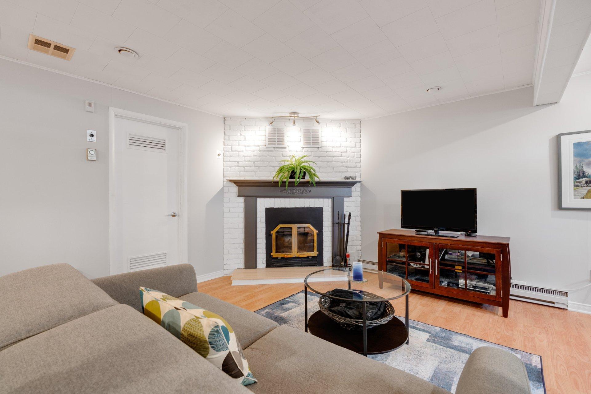 









13


Rue Monseigneur-Forbes

,
Gatineau (Gatineau),




QC
J8T1Y9

