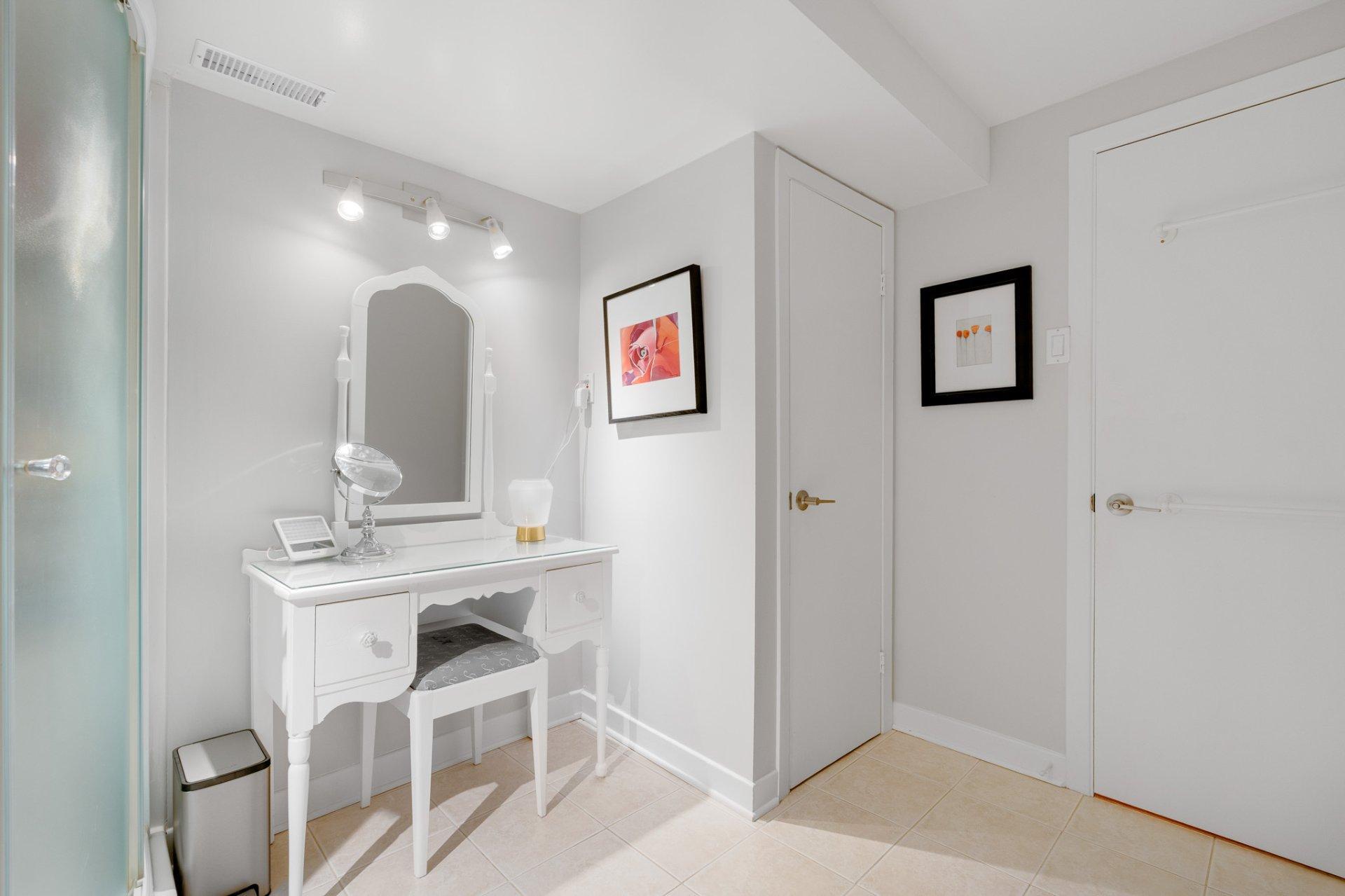 









13


Rue Monseigneur-Forbes

,
Gatineau (Gatineau),




QC
J8T1Y9

