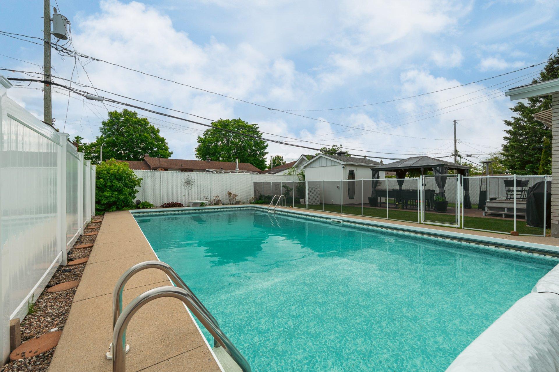 









13


Rue Monseigneur-Forbes

,
Gatineau (Gatineau),




QC
J8T1Y9

