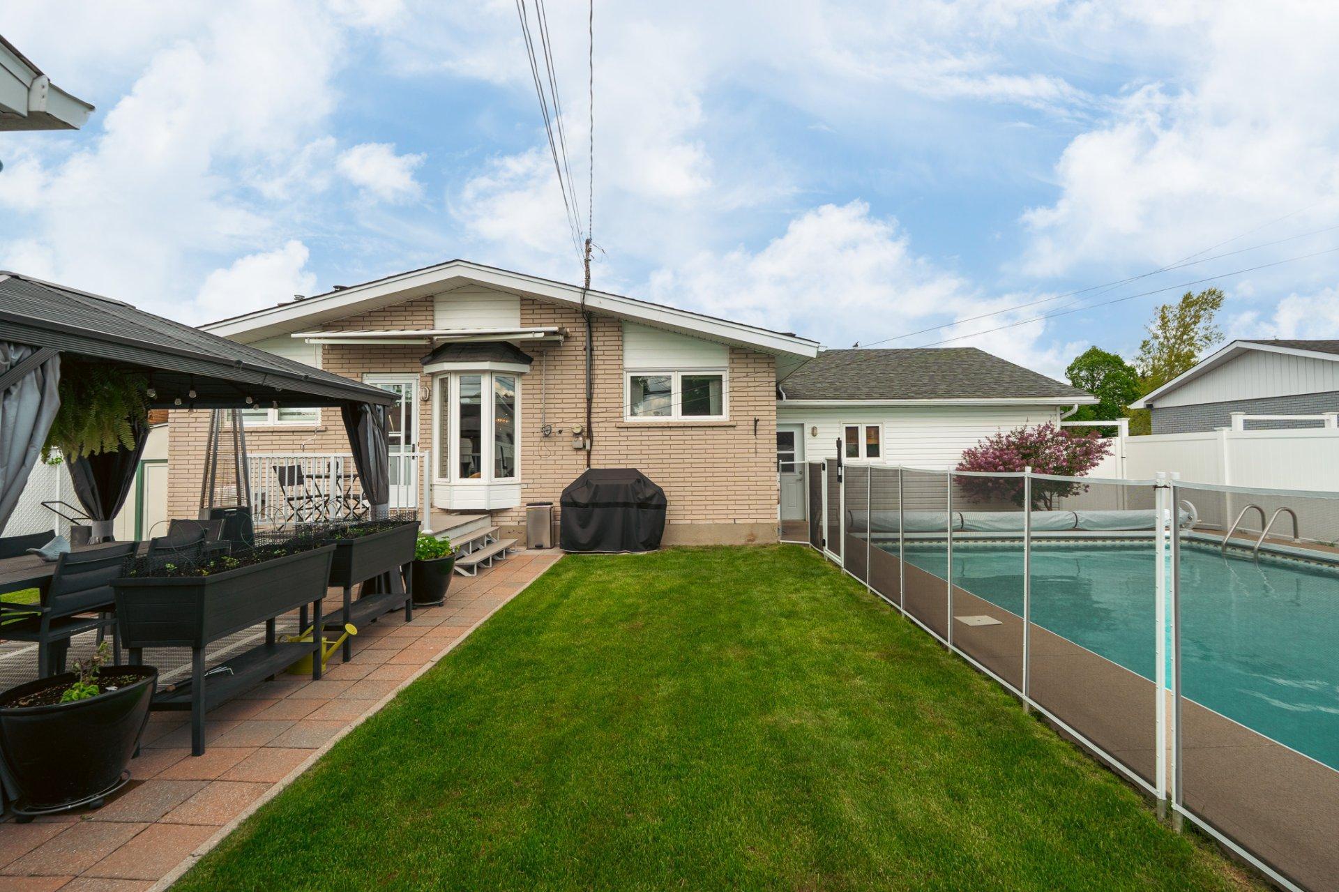 









13


Rue Monseigneur-Forbes

,
Gatineau (Gatineau),




QC
J8T1Y9

