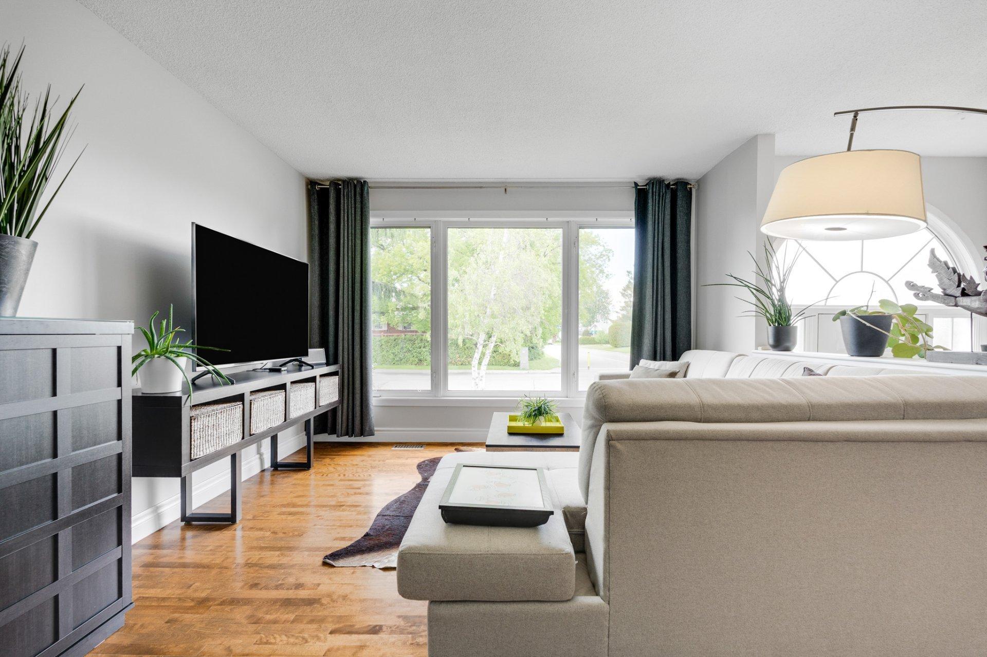 









13


Rue Monseigneur-Forbes

,
Gatineau (Gatineau),




QC
J8T1Y9

