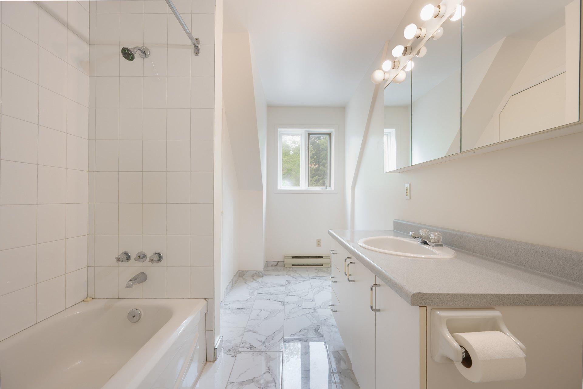 









76Z


Ch. Park

,
Rigaud,




QC
J0P1P0


